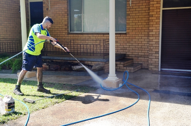 BlastAwayServices.com.au (13) Driveways and Footpath Cleaning
